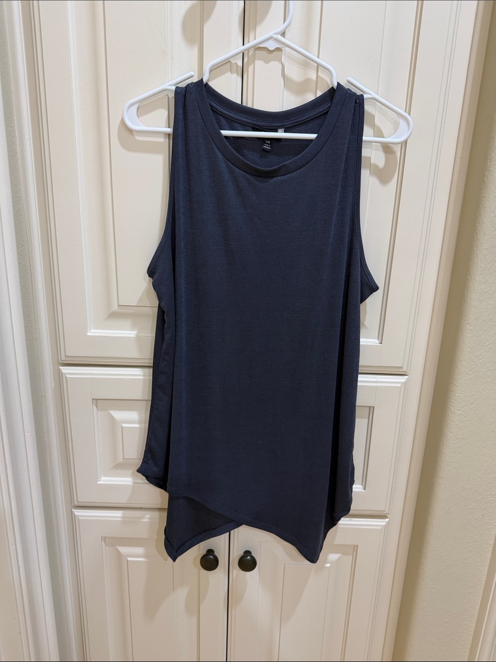 Tresics Gray Asymmetric Hem Tank Top
